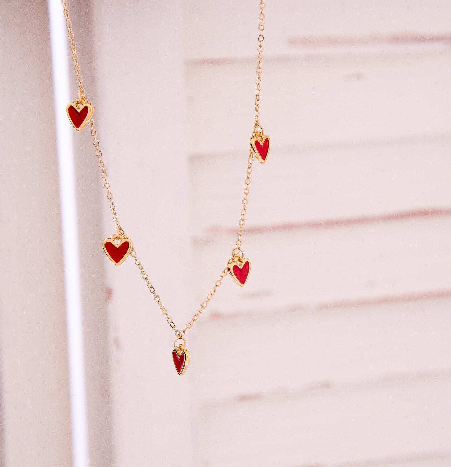 CADENA ALL YOU NEED IS LOVE RED