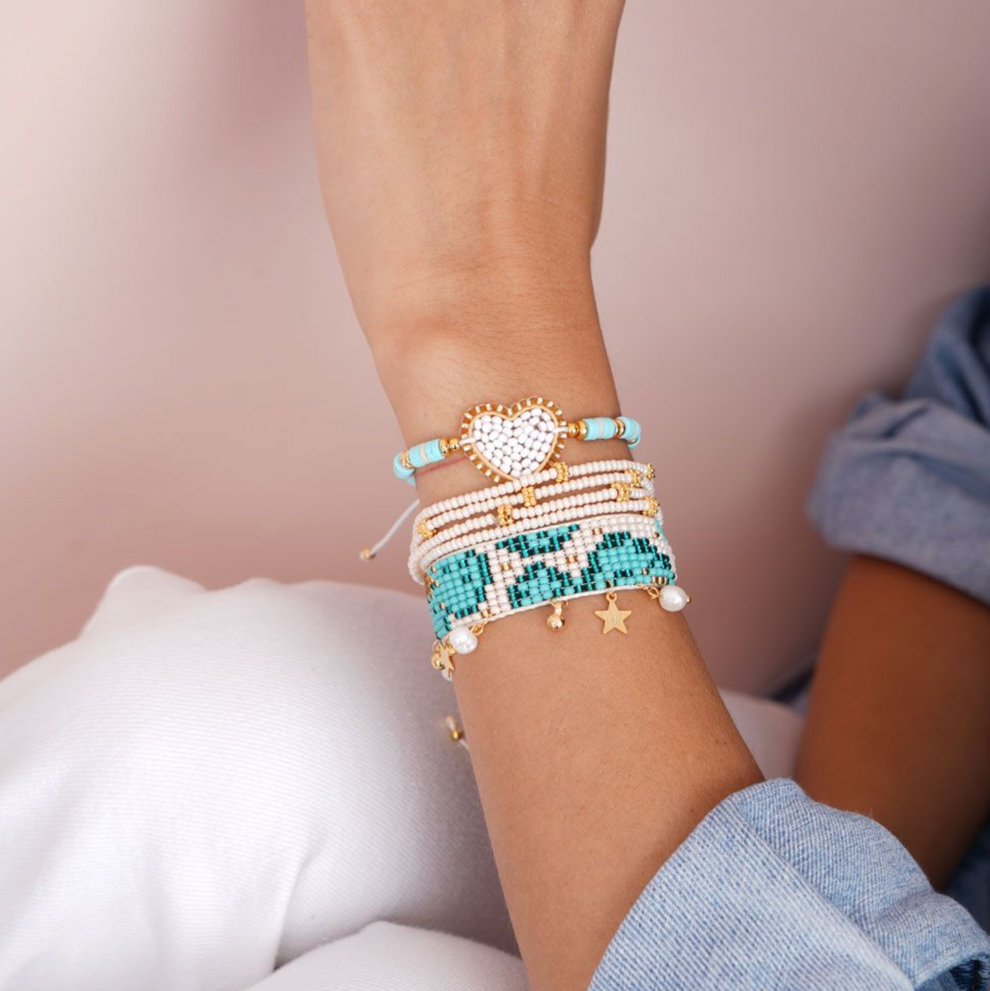 PULSERA TEJIDA CORAZÓN TURQUESA
