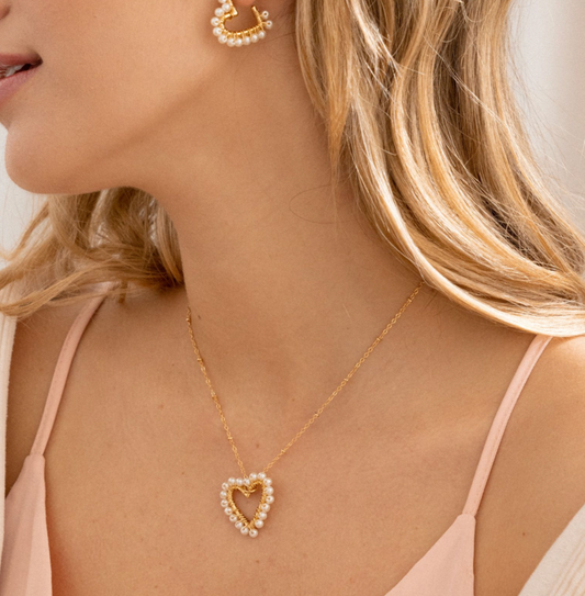 COLLAR CORAZÓN Y PERLAS